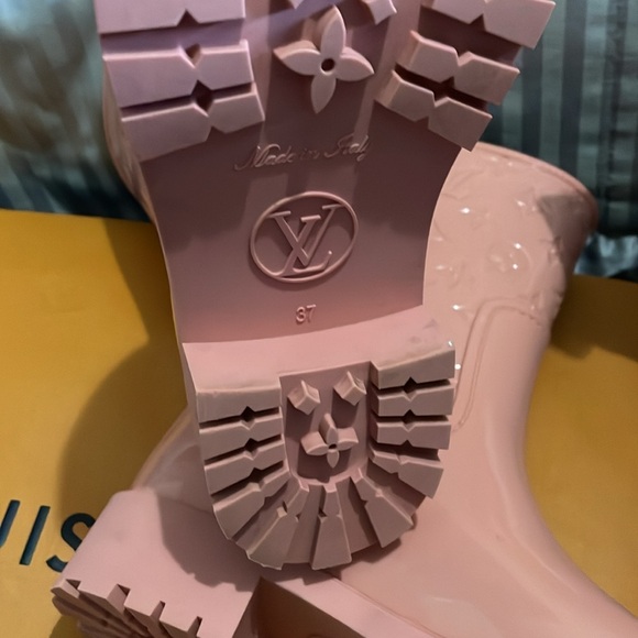 Pink Louis Vuitton rain boots - Picture 3 of 6